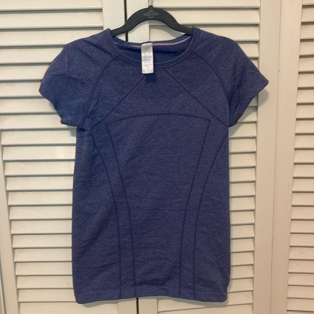 Ivivva girls short sleeved top